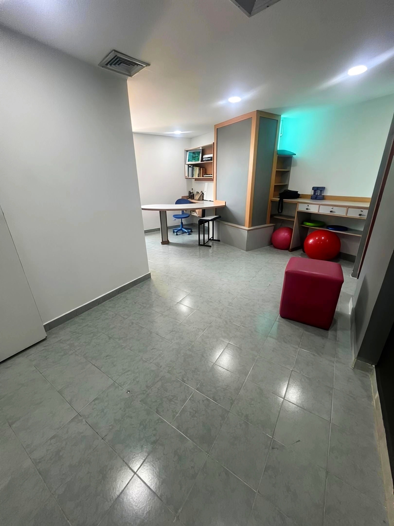 Consultorio Médico en Venta Clínica IEQ Valencia – 69 m² con Planta Eléctrica 100% - foto 5