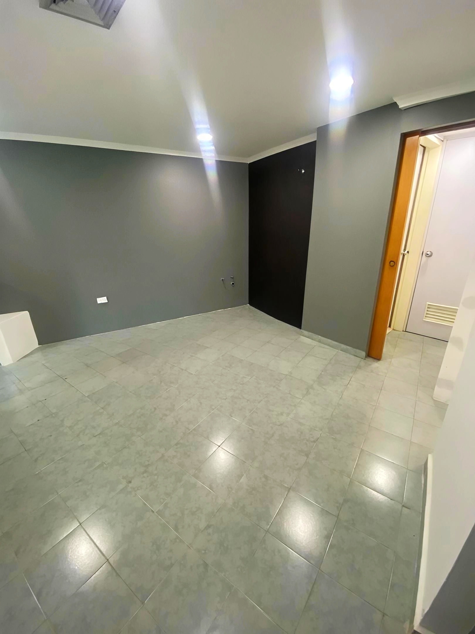 Consultorio Médico en Venta Clínica IEQ Valencia – 69 m² con Planta Eléctrica 100% - foto 8